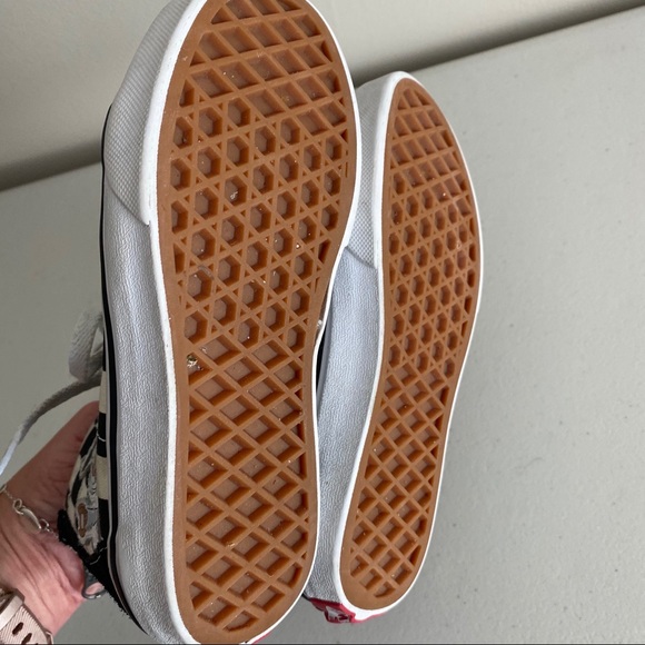 Vans x Disney Mickey Mouse Sk8 Hi Checkered - Picture 7 of 10